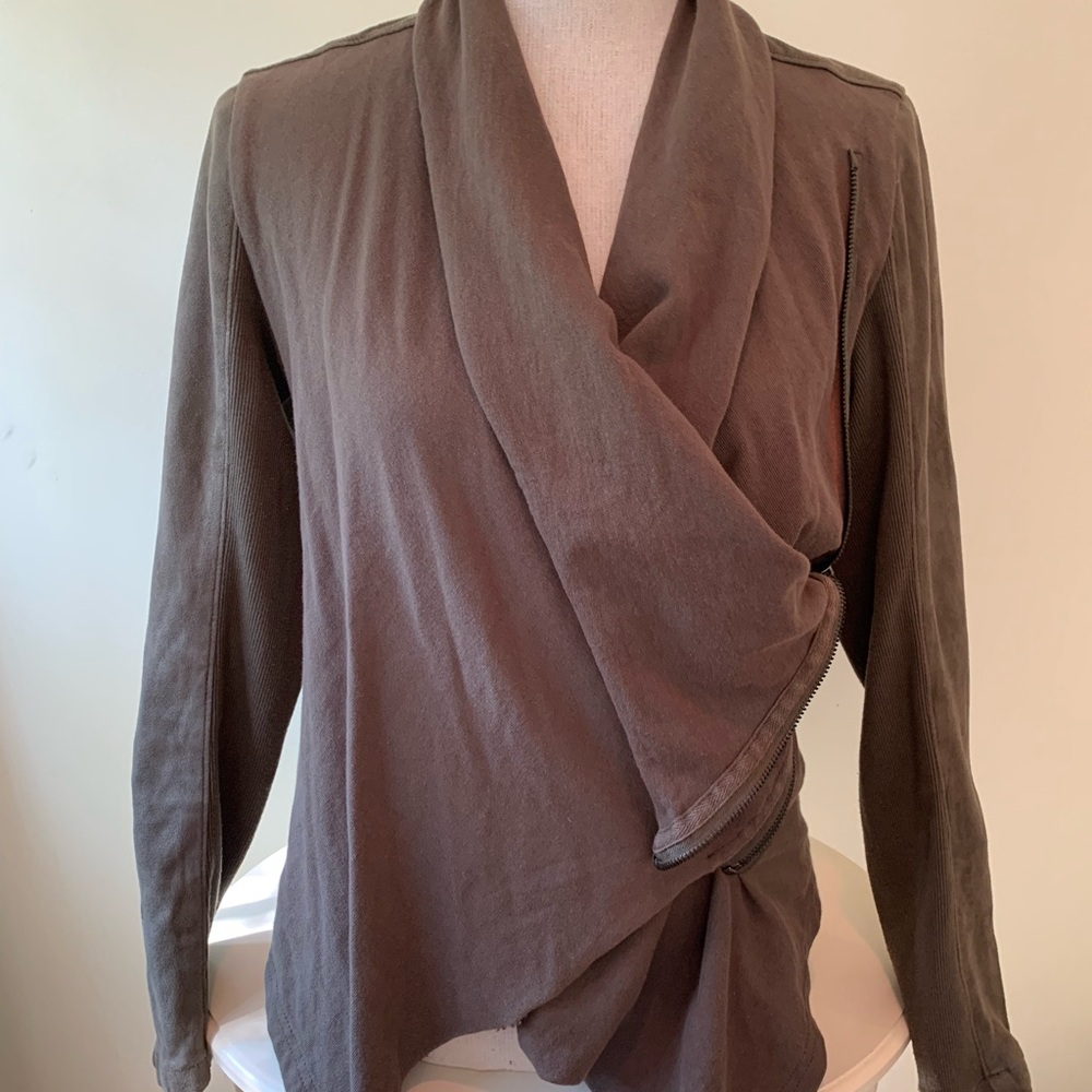 BLANK NYC Women's olive drape front zip jacket. Faux suede and knit. Size small
